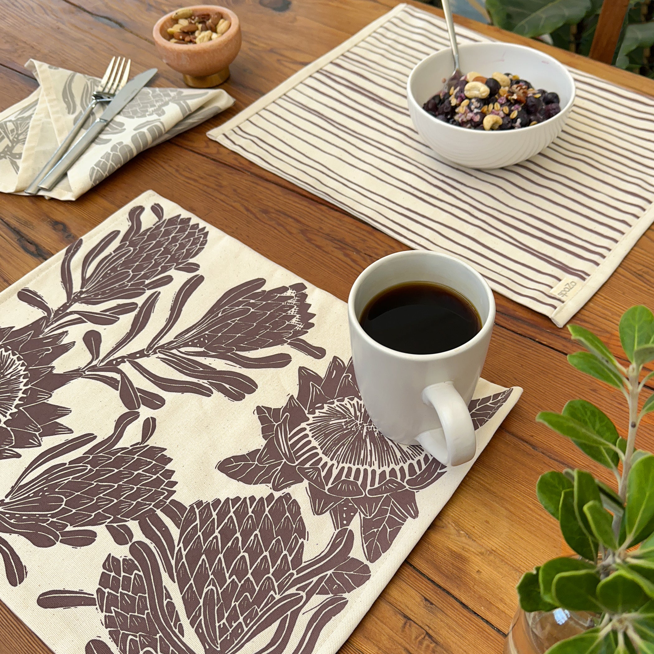 Placemats set of 2 Protea Print | fabric, reversible table setting